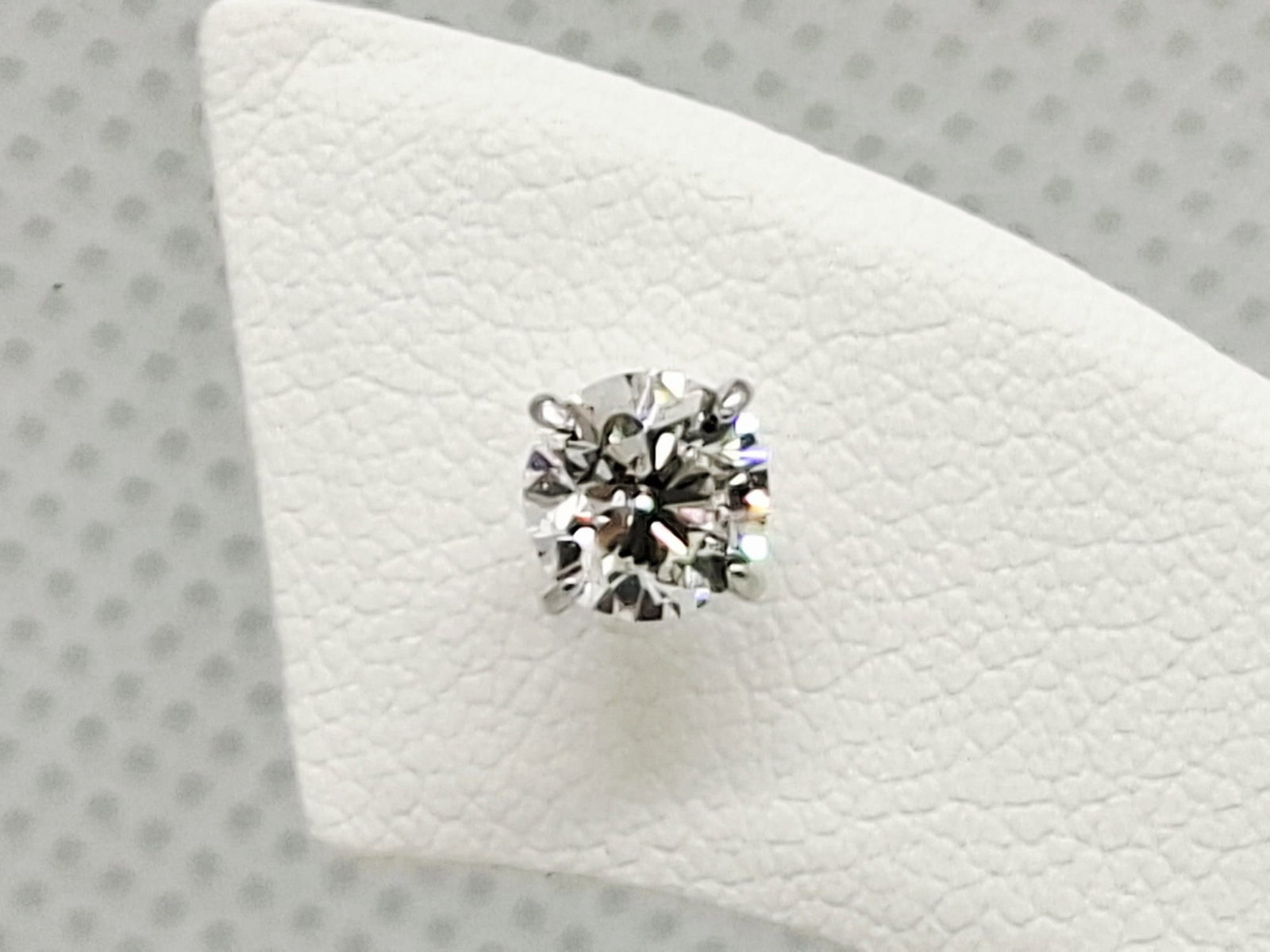1.00 CT Round Brilliant Natural Diamond Stud Earrings - H Color - VVS2 Clarity - 14K WG - IGI - 4
