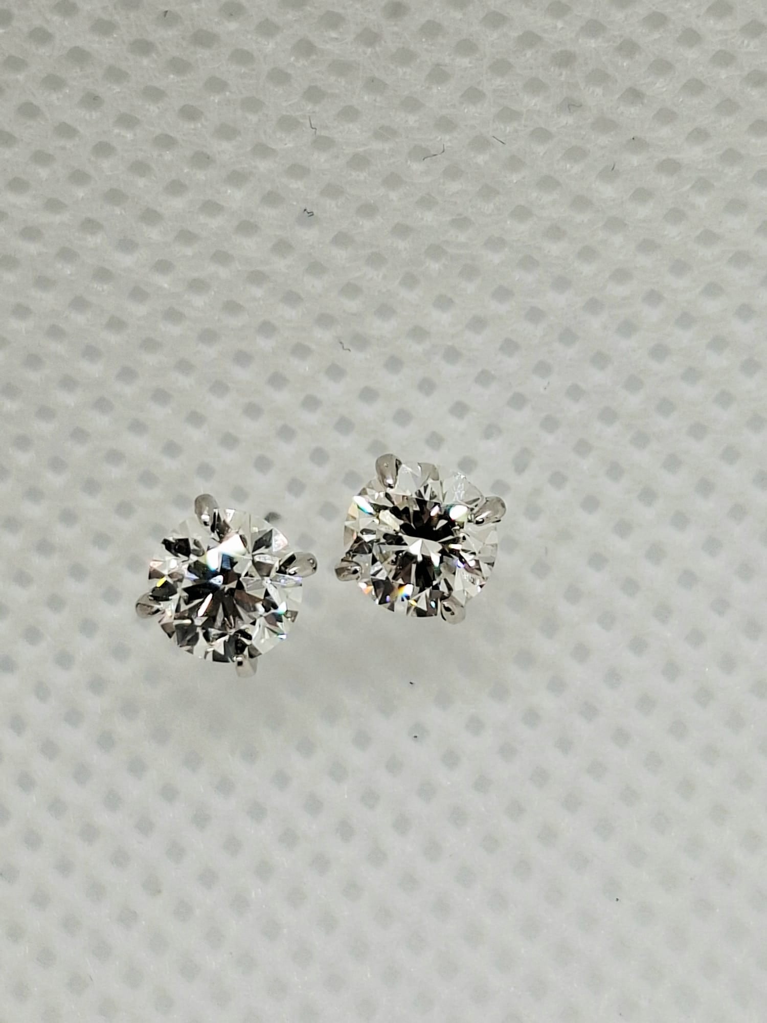 1.00 CT Round Brilliant Natural Diamond Stud Earrings - H Color - VVS2 Clarity - 14K WG - IGI - 5