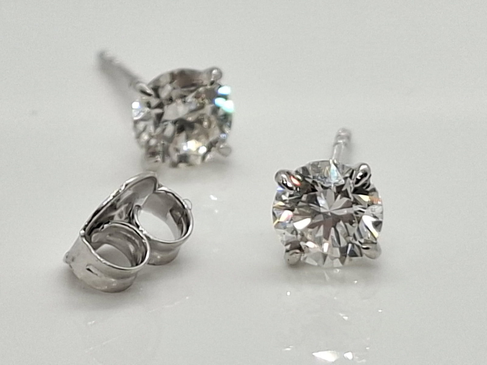 1.00 CT Round Brilliant Natural Diamond Stud Earrings - H Color - VVS2 Clarity - 14K WG - IGI - 6