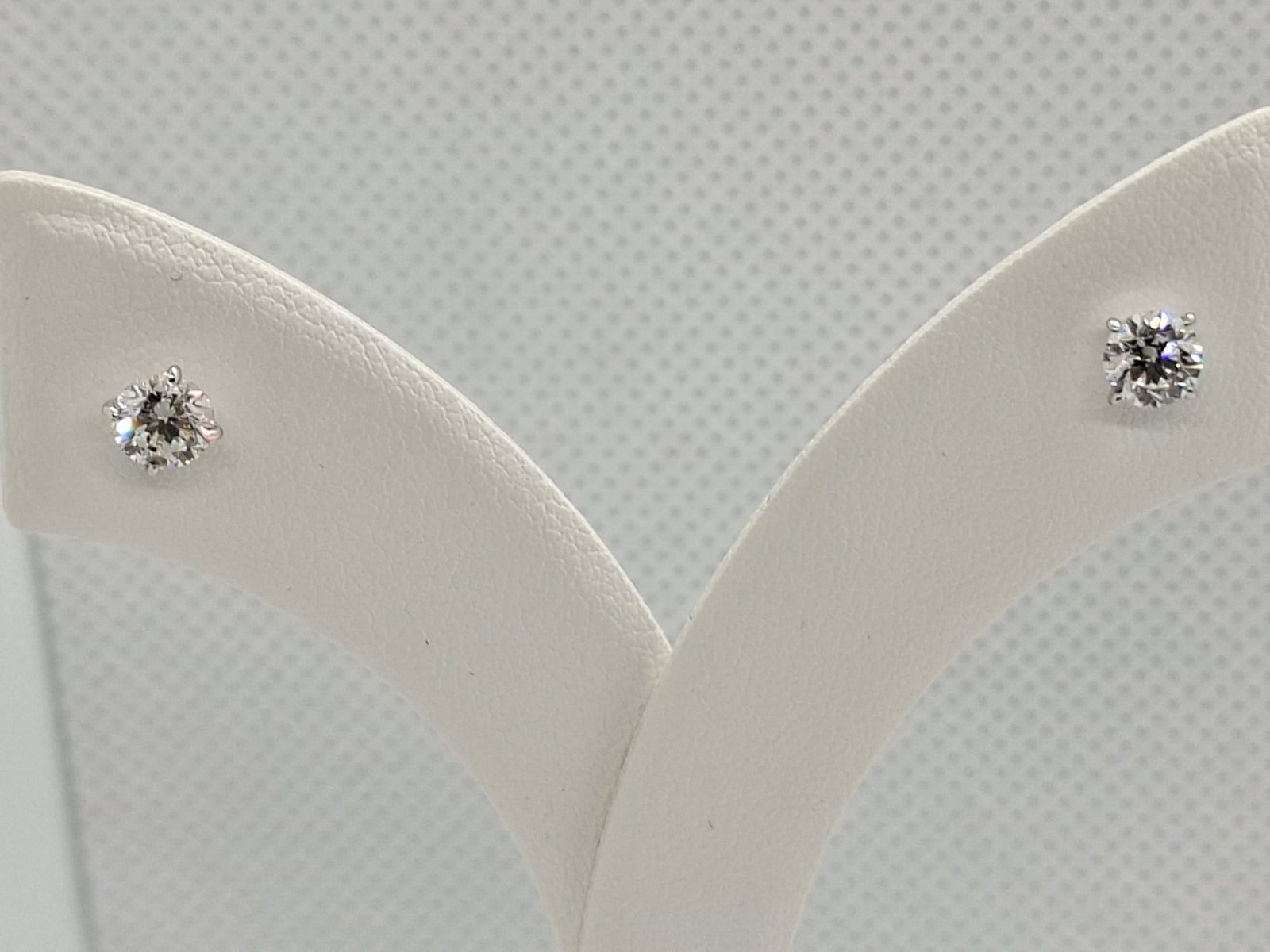 0.82 CTW D-E/VS Natural Diamond Stud Earrings 14K Gold IGI - 4