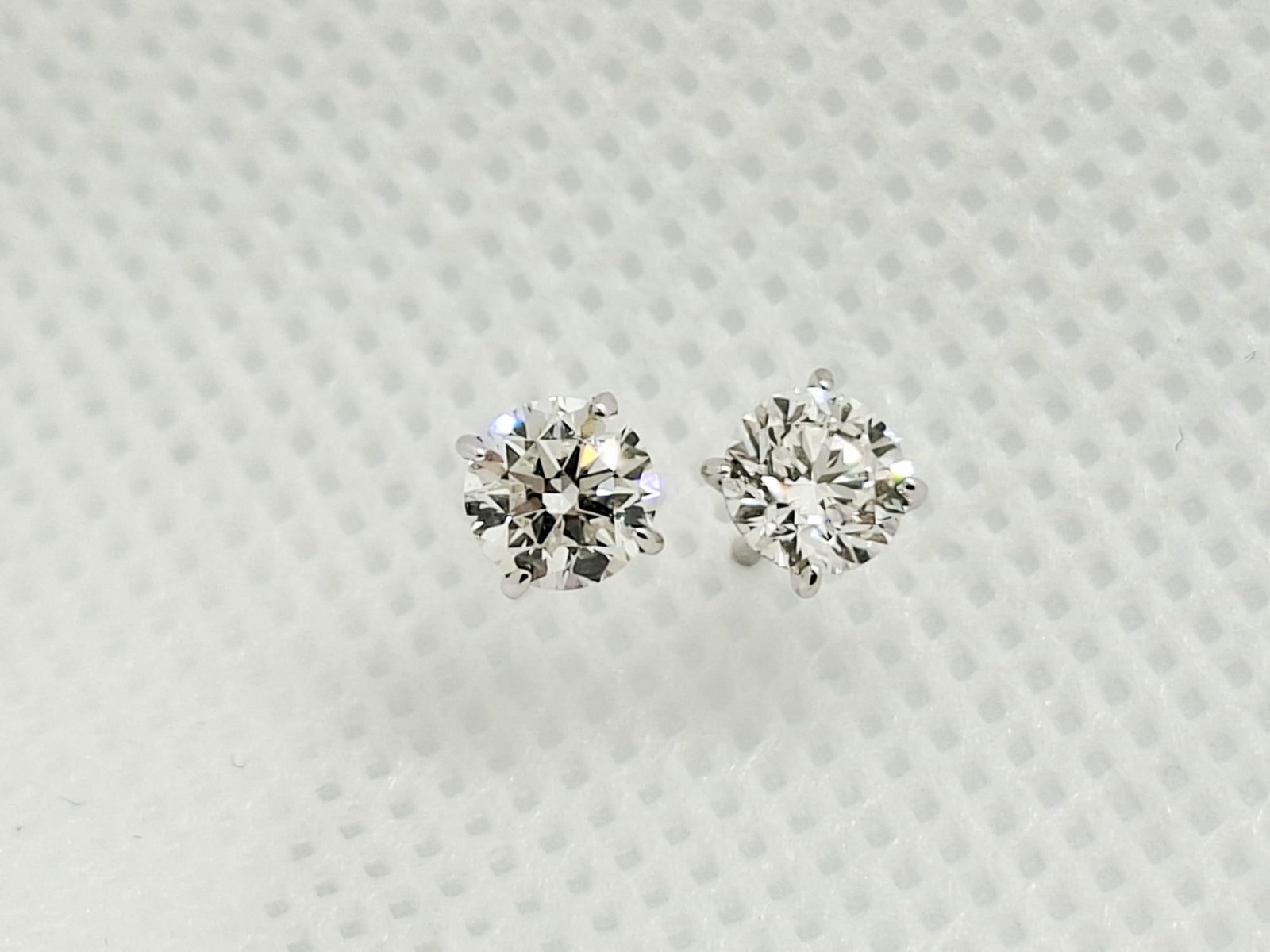 0.82 CTW D-E/VS Natural Diamond Stud Earrings 14K Gold IGI - 6