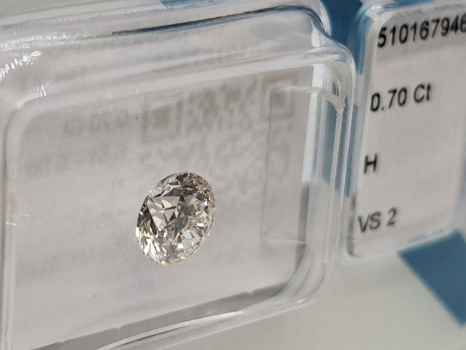 0.70 CT Natural Round Brilliant Diamond H VS2 VG/EX/VG IGI Certified Sealed - 5