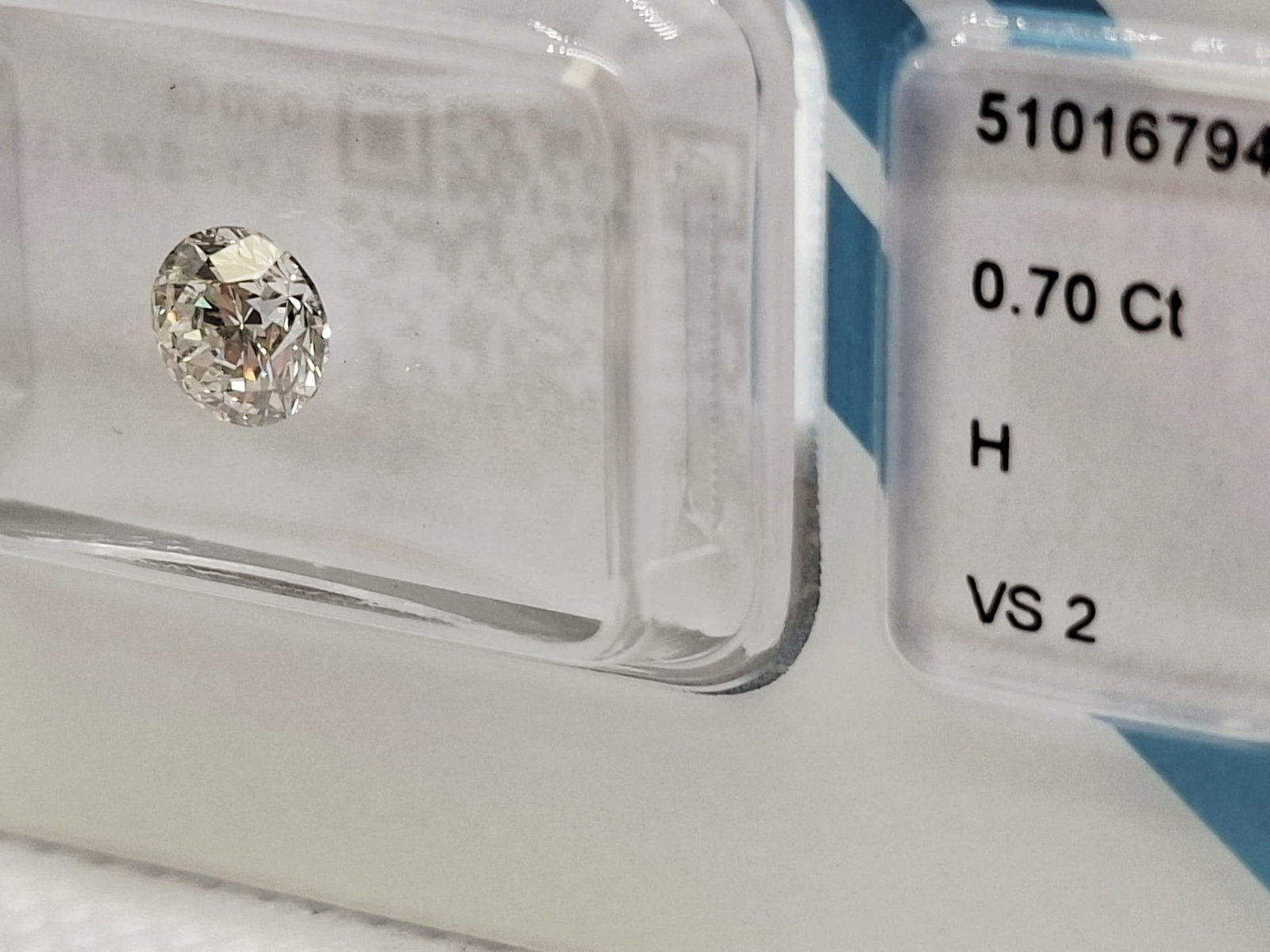 0.70 CT Natural Round Brilliant Diamond H VS2 VG/EX/VG IGI Certified Sealed - 6