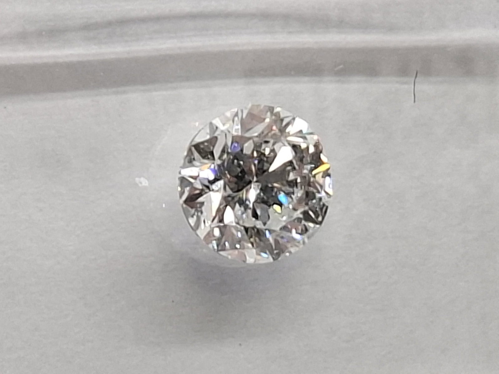 0.67 CT Natural Round Brilliant Diamond D SI1 3VG IGI Certified Sealed CertiCard - 4