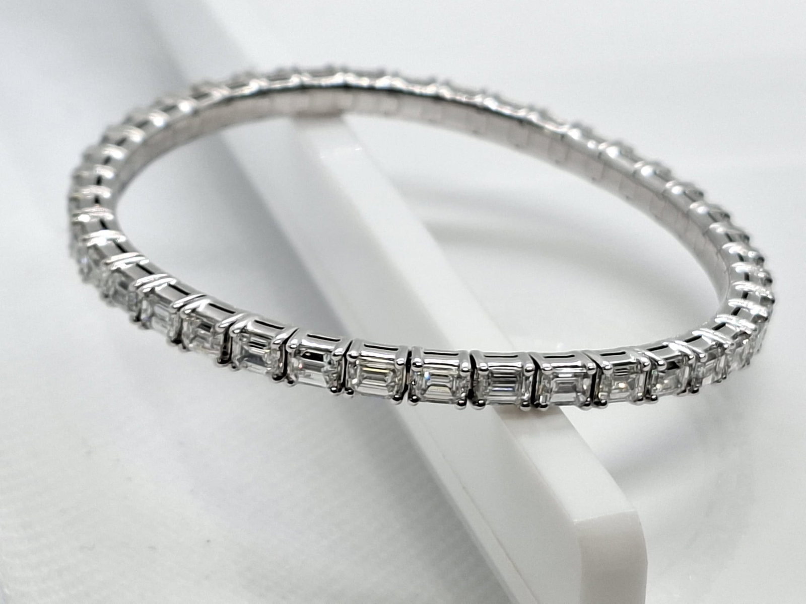 IGI Certified 10.31 CTW Emerald Cut Diamond Stretch Bangle - 18K White Gold - D-E Color, VVS Clarity - 7