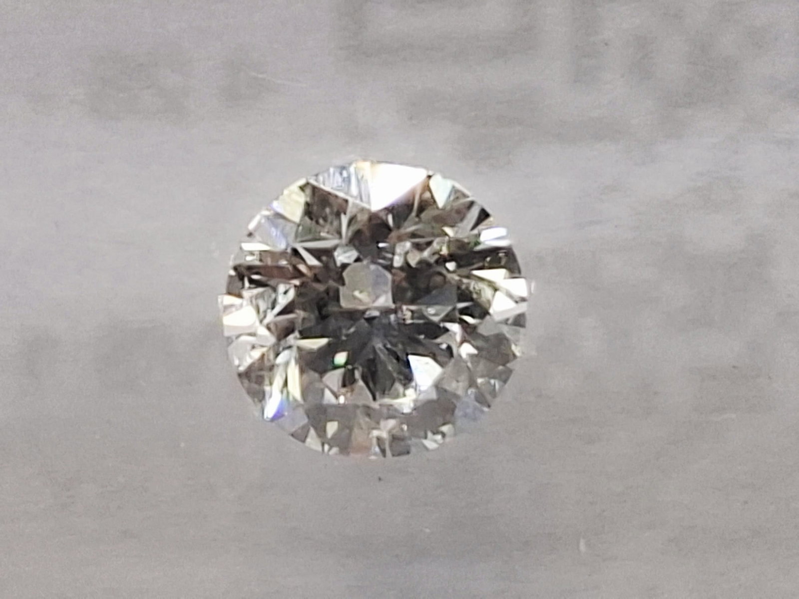 0.31 CT Round Brilliant Diamond G VVS1 IGI Certified - 6