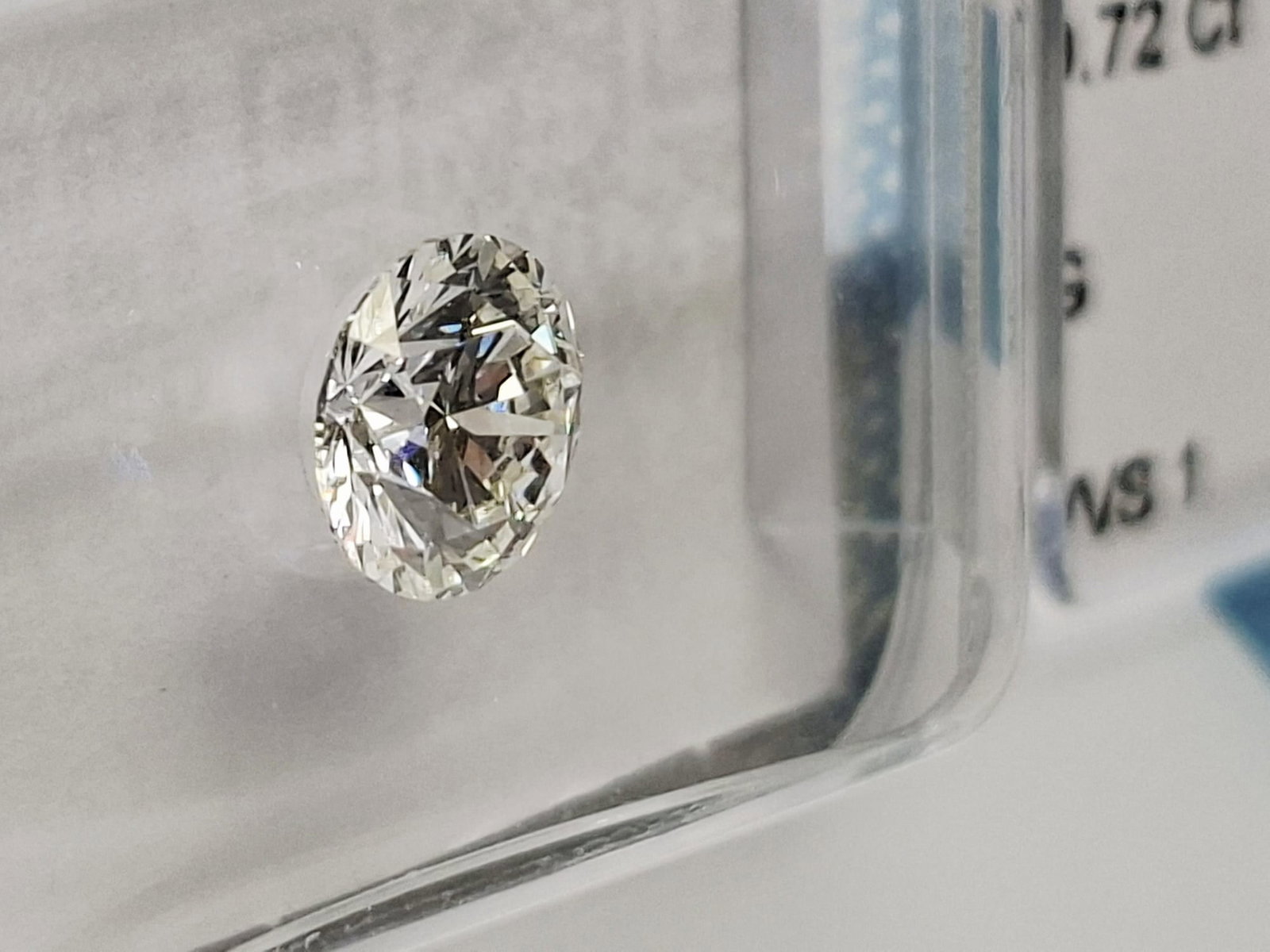 0.72 CT Natural Round Diamond G VVS1 Excellent Cut IGI Certified Sealed - 5