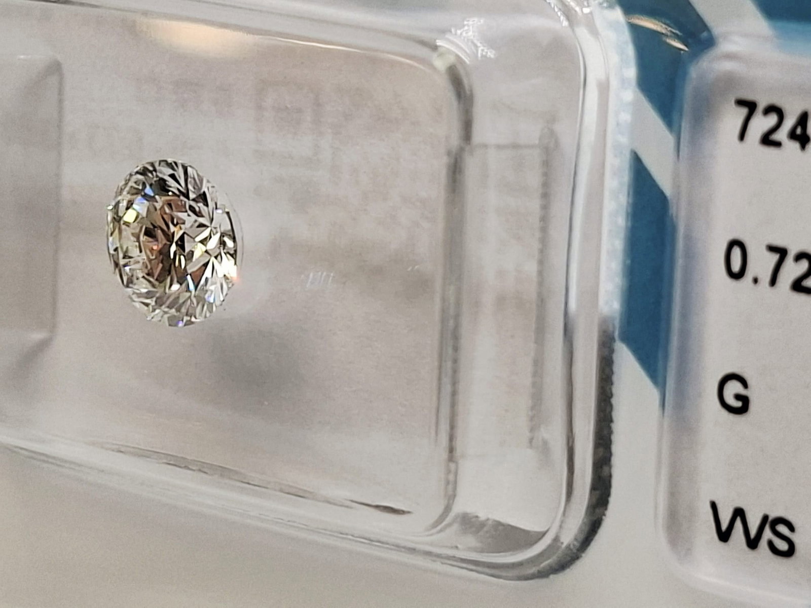 0.72 CT Natural Round Diamond G VVS1 Excellent Cut IGI Certified Sealed - 6