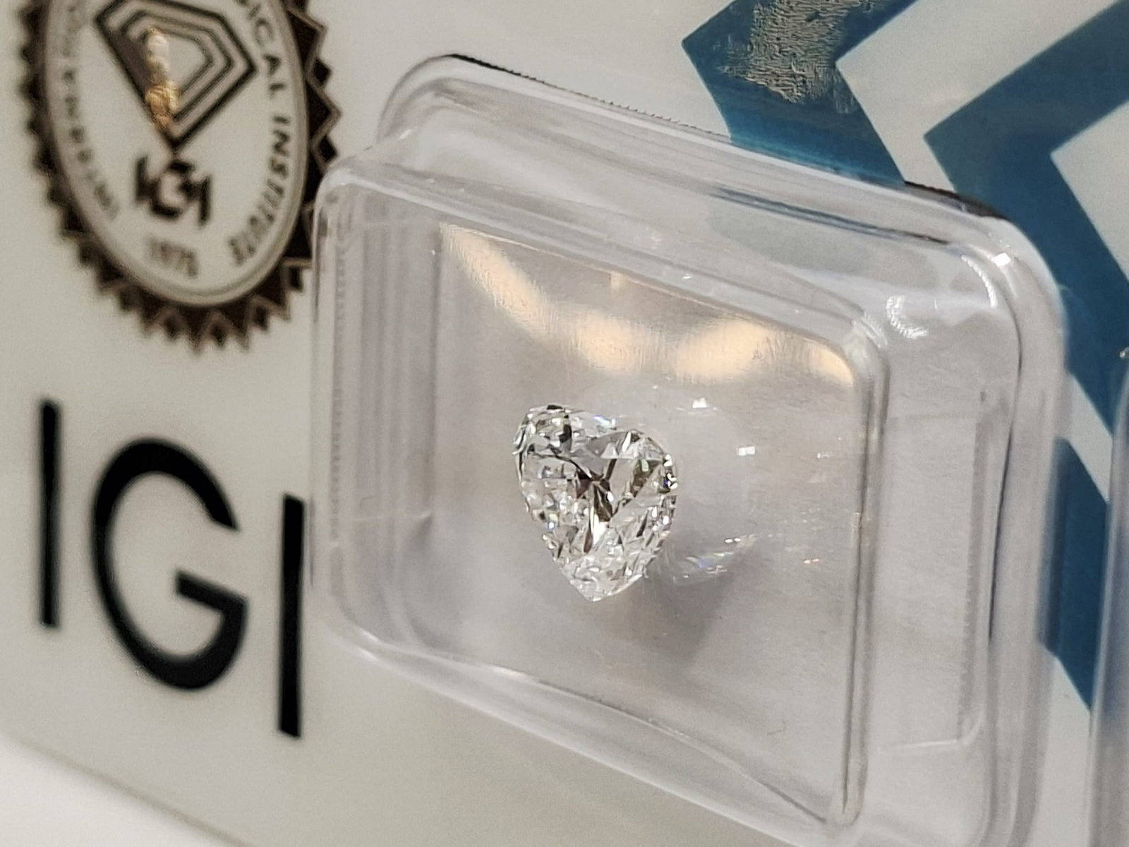 1.00 CT Natural Heart Diamond D VS1 IGI Certified Loose - 3