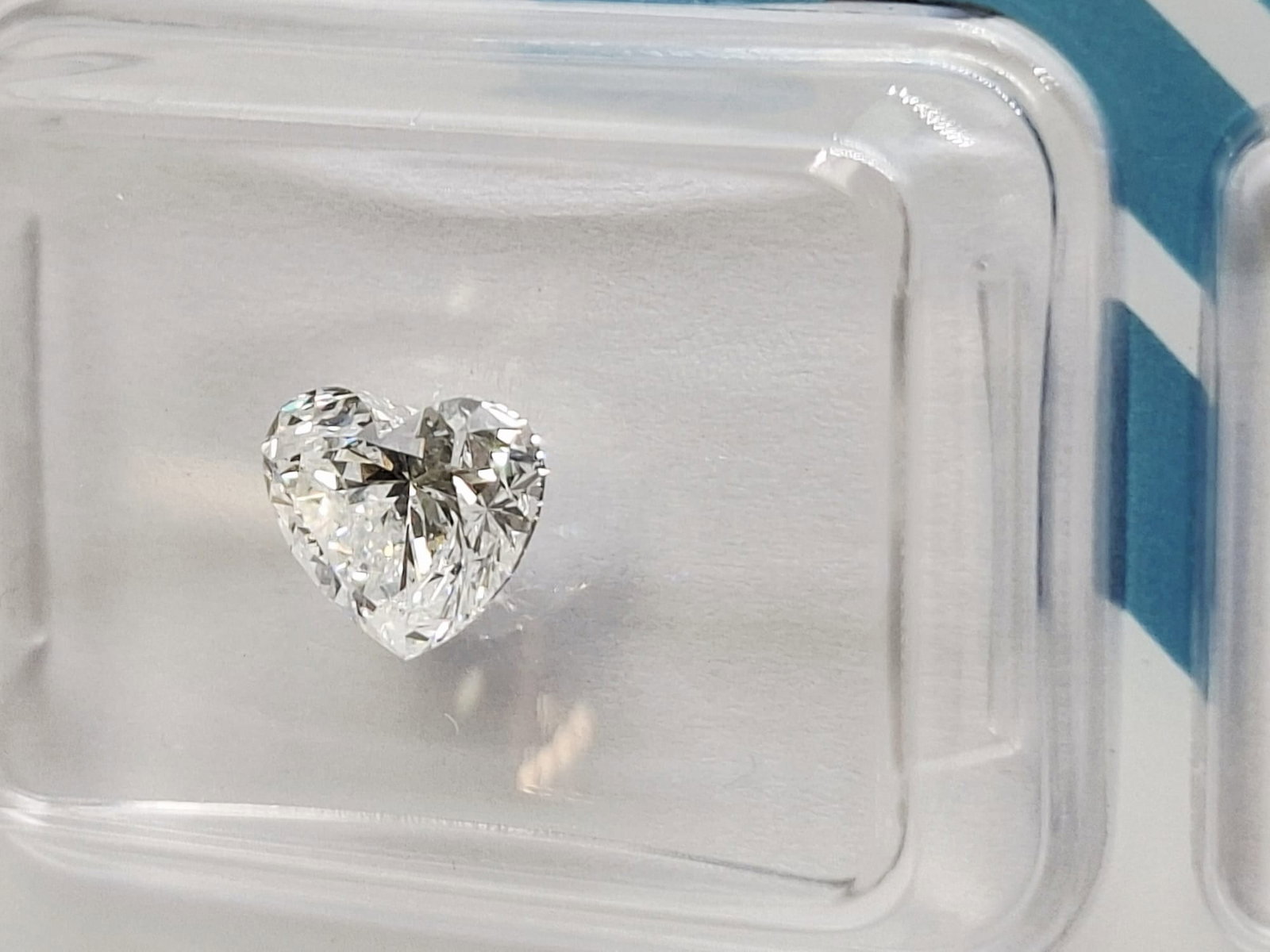 1.00 CT Natural Heart Diamond D VS1 IGI Certified Loose - 4