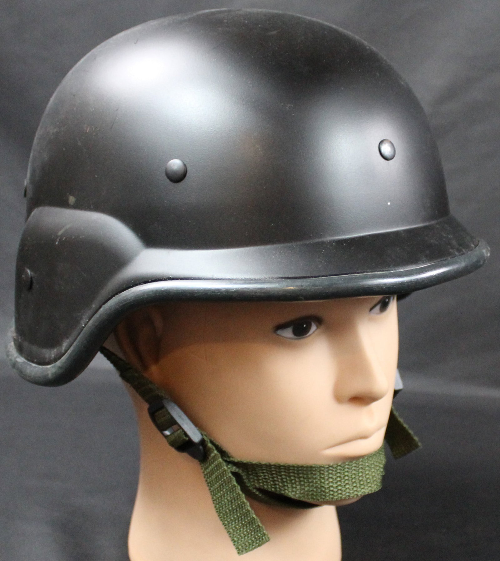 Law Enforcement Style Anti-Riot Helmet (JAA): Estimated shipping parcel size (LxWxH) 12 inches x 12 inches x 12 inches. Please note, shipping estimates are provided for LiveShipping calculations only and may vary based on weight and location.