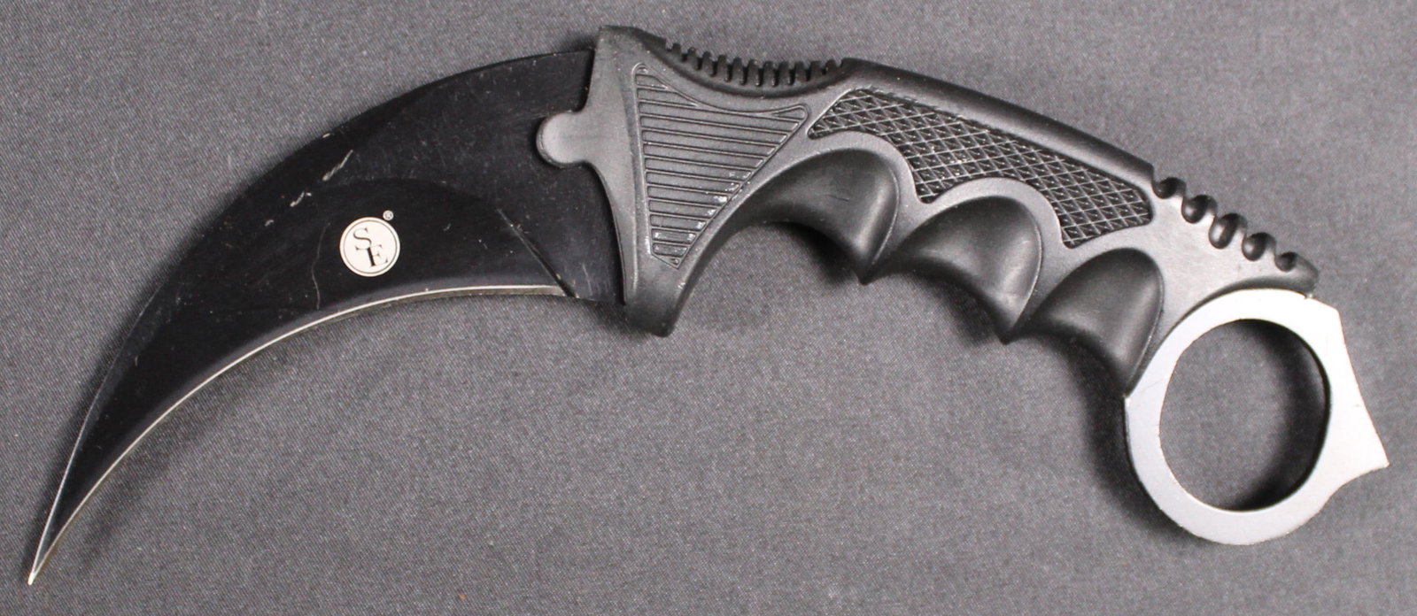 "SE" Stainless Chinese Manufactured Fixed Blade Knife (SAE): Estimated shipping parcel size (LxWxH) 6 inches x 6 inches x 6 inches. Please note, shipping estimates are provided for LiveShipping calculations only and may vary based on weight and location. The