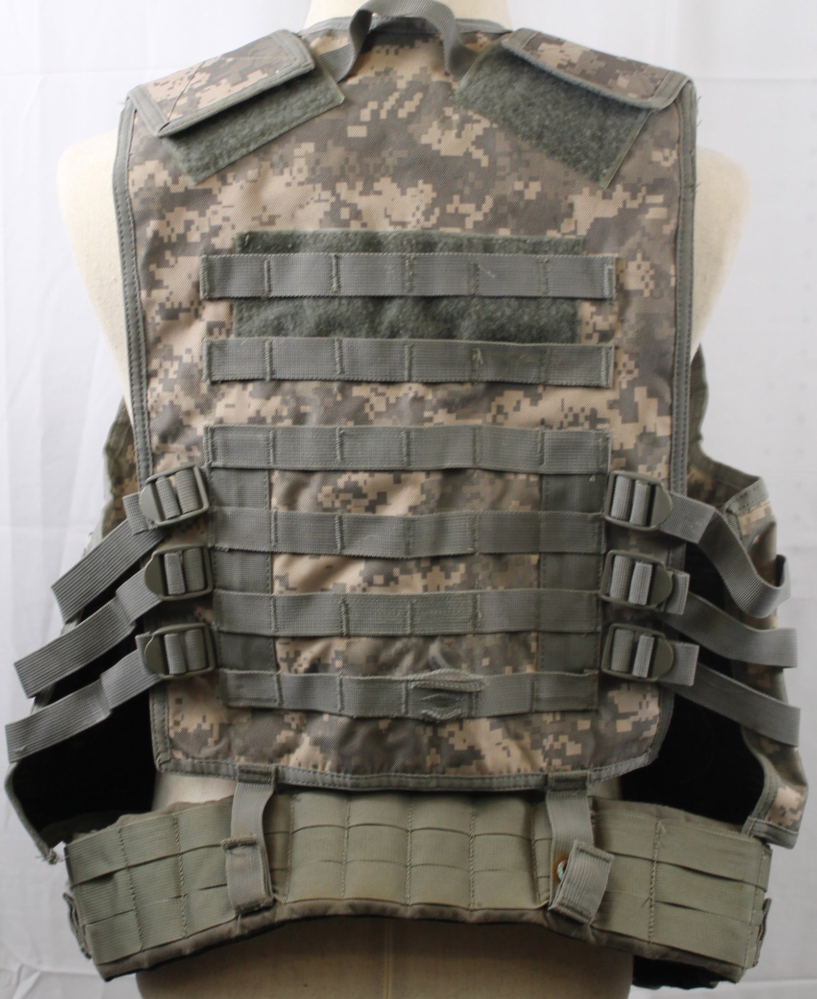 UCP Camoflouge Combat Vest (MDX): Estimated shipping parcel size (LxWxH) 10 inches x 10 inches x 10 inches. Please note, shipping estimates are provided for LiveShipping calculations only and may vary based on weight and location.