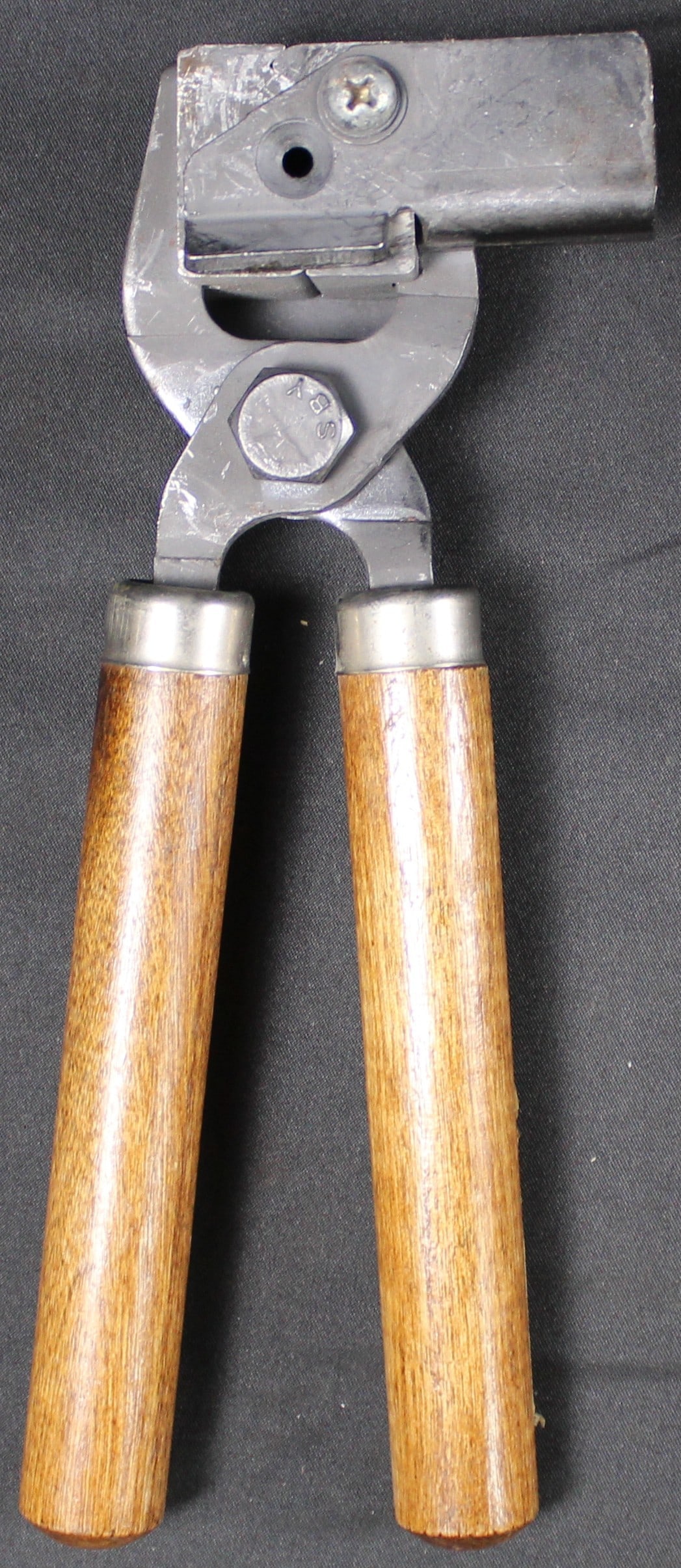 Lee Precision Die Cast Bullet Mould with Handles (FMI): The Lee Precision bullet mould is a single-cavity aluminum bullet mold designed to cast an oversize .58 caliber Minie-style black powder projectile weighing approximately 478 grains. This piece is in