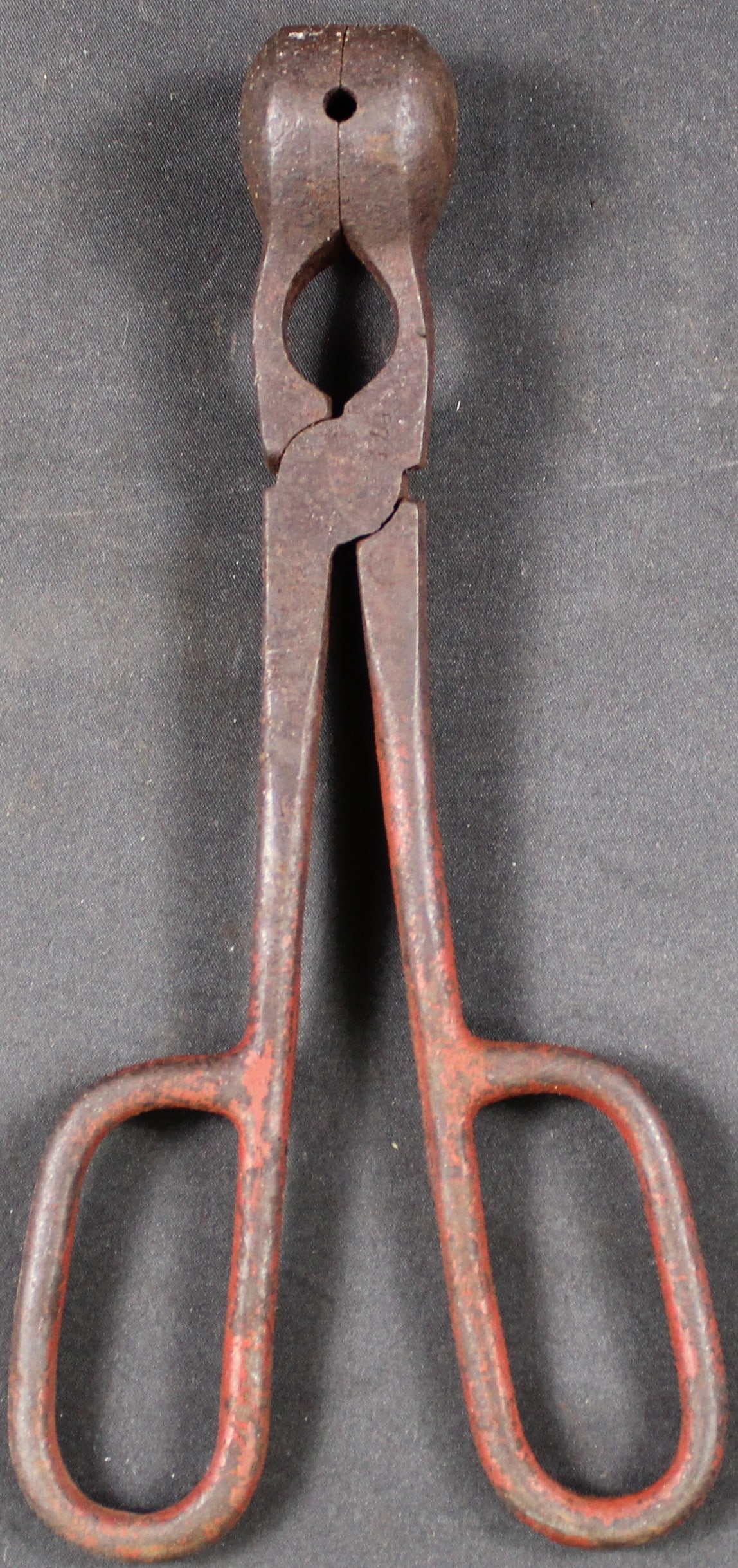 Vintage Dixie Gun Works Die Cast Bullet Mould (FMI): This mould is suspected to be created by Vintage Dixie Gun Works and is overall in good condition after some cleaning. The mould seems to be used to create a smaller ball caliber for black powder