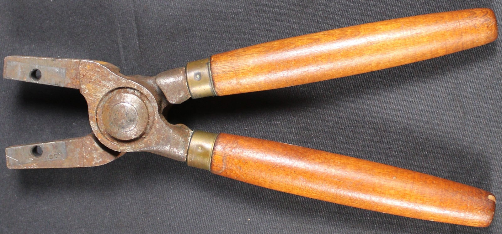 Die Cast Bullet Mould Handles (FMI): These appear to be Lyman brand bullet mould handles. These handles are in good condition with the exception of needing a good cleaning. Bidders are welcome to preview items in person during our