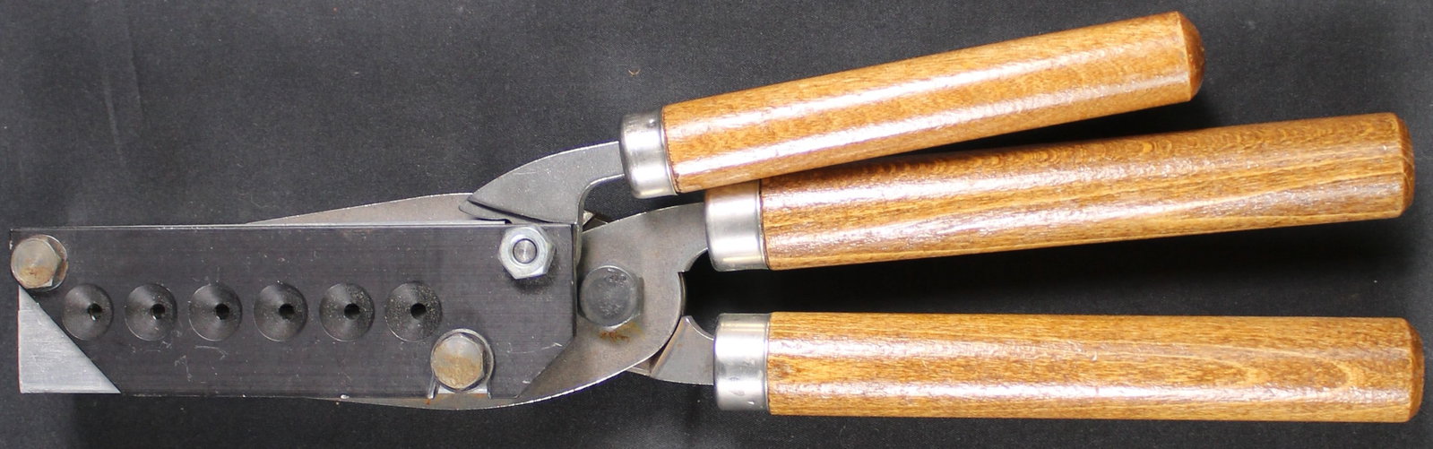 Die Cast Bullet Mould with Handles (FMI) (1 of 5)