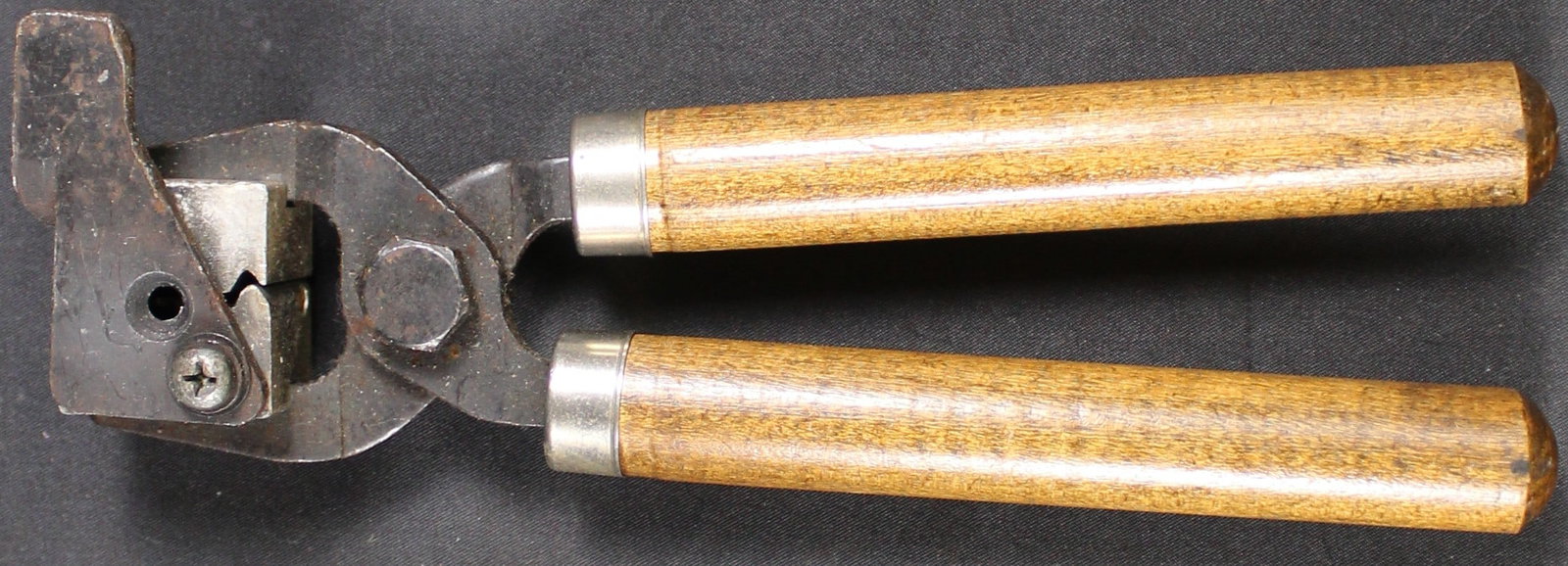 Lee Die Cast Bullet Mould with Handles (FMI): This Lee ball bullet mould is suspected to be in .44 caliber and overall is in fair condition. There are signs of previous use leaving a medium amount of wear on the mould. Bidders are welcome to