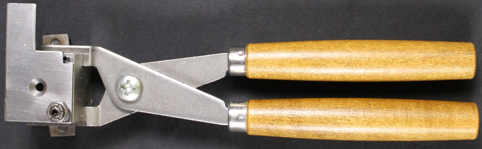 Die Cast Bullet Mould with Handles (FMI): Rapine Die Cast Bullet Mould with Handles casts a .577-inch diameter projectile weighing approximately 460 grains. This specialized casting tool was widely used by black powder muzzleloading and histo