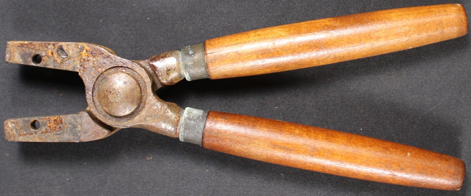 Die Cast Bullet Mould Handles (FMI): These Die Cast Bullet Mould Handles are manufactured either by Lyman or Ideal. Although they do work, they will need a deep cleaning overall making these in fair to good condition. Bidders are
