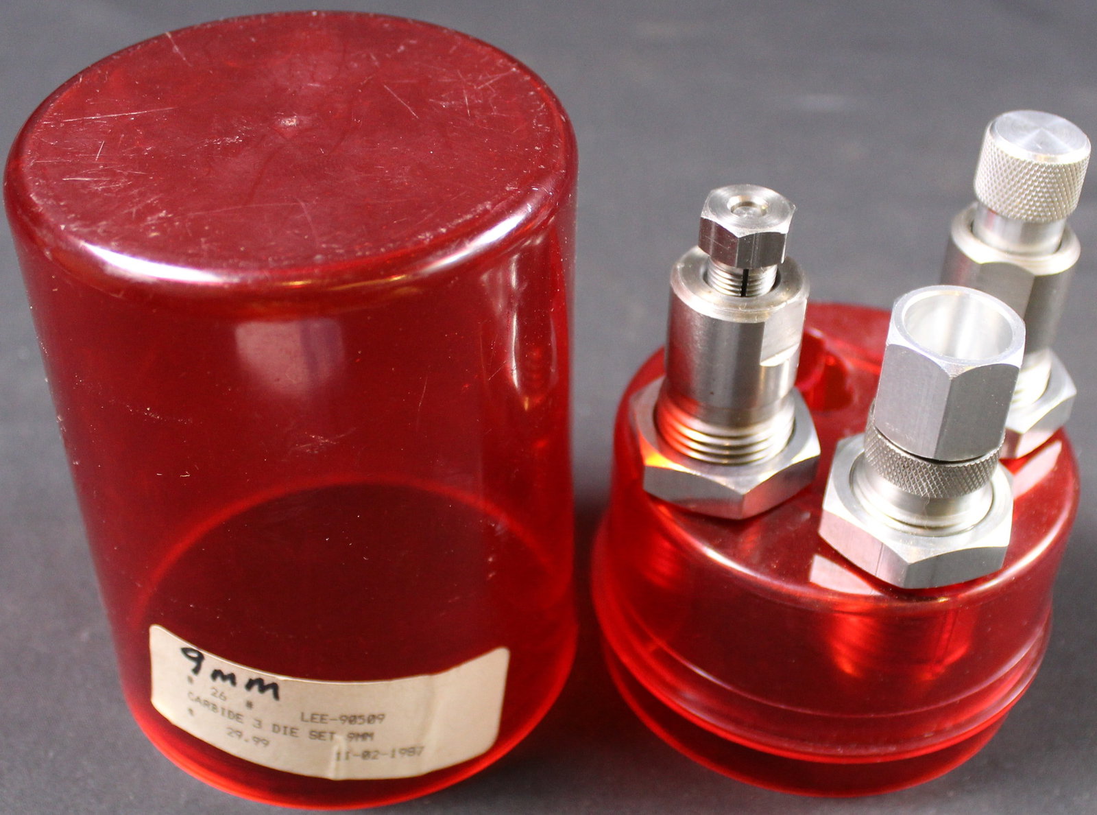 9x19mm Reloading Die Set (FMI): This 9x19mm Reloading Die Set includes Full Length Sizing Die, Bullet Seating Die, Powder Through Expanding Die. This lot is overall in good to very condition showing very little signs of prior use.
