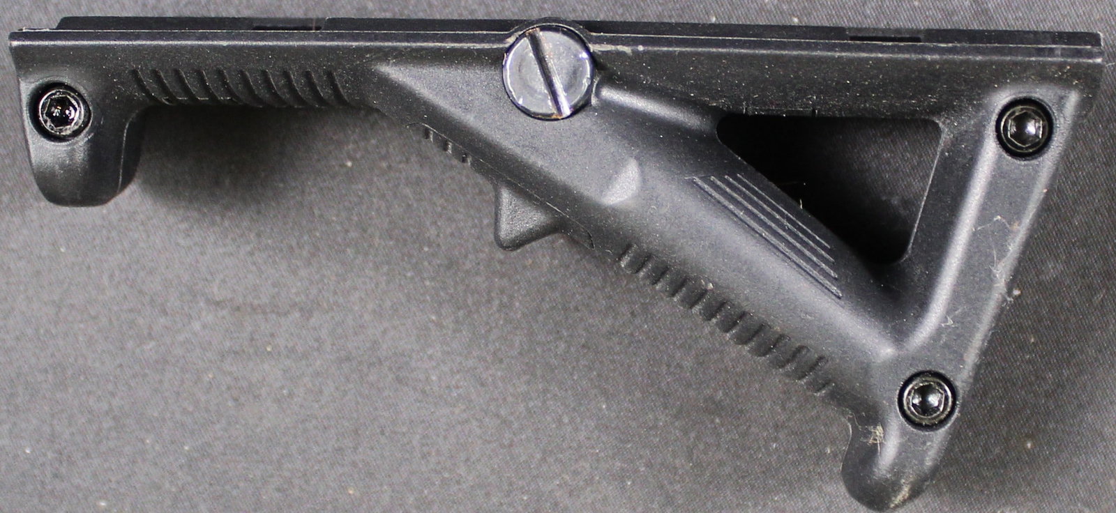 MAGPUL AFG-2 AR-15 Style Picatinny Mountable Foregrip (DMS): Description coming soon Bidders are welcome to preview items in person during our normal operating hours Tuesday through Saturday 11am-6pm. Estimated shipping parcel size (LxWxH) 10 inches x 8 inches