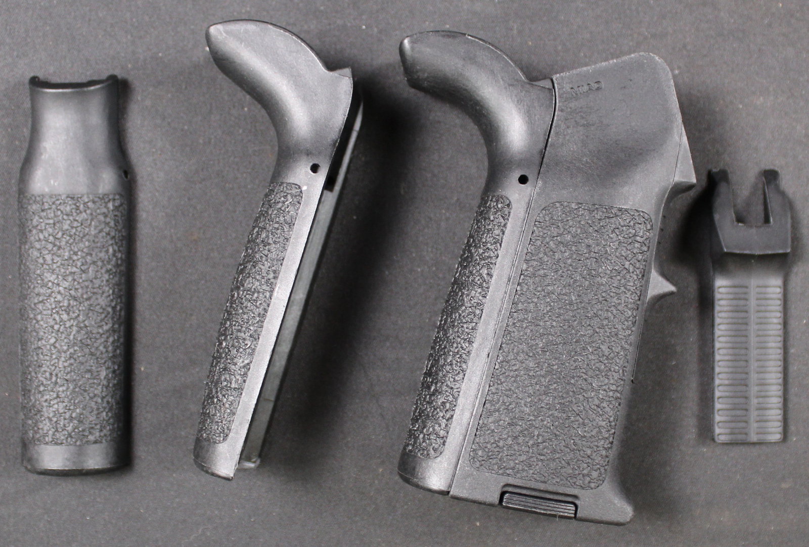 MAGPUL MIAD Basic Grip Kit (DMS): This MAGPUL MIAD Basic Grip Kit is overall in good condition as it shows little wear and comes with spare pieces to switch out. Bidders are welcome to preview items in person during our normal