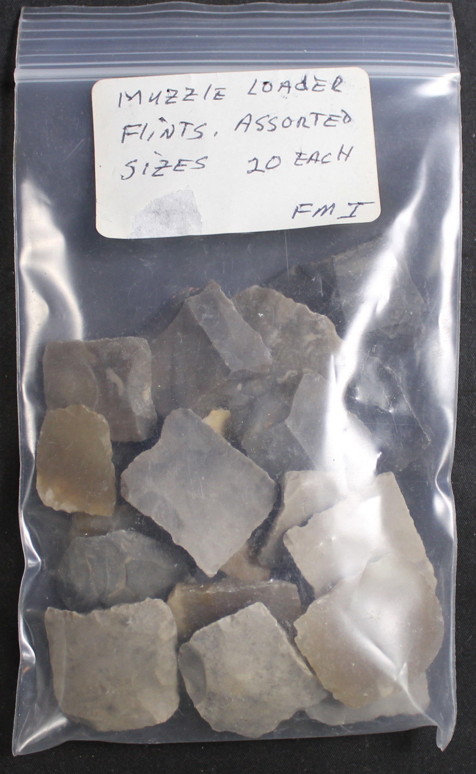 Bagged Lot: Approximately 20 Muzzle Loader Flints (FMI: Description coming soon Bidders are welcome to preview items in person during our normal operating hours Tuesday through Saturday 11am-6pm. Estimated shipping parcel size (LxWxH) 10 inches x 6 inches 