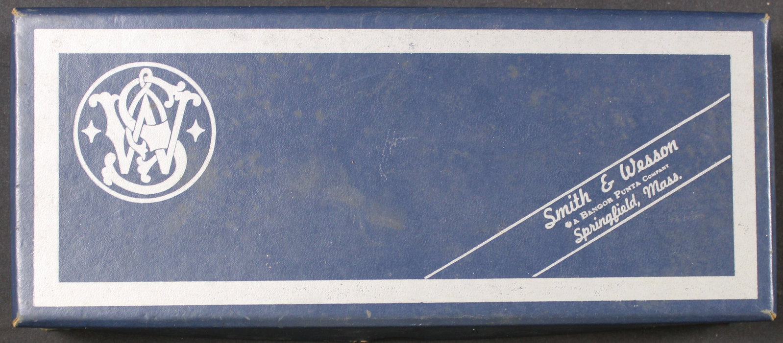 Factory Smith & Wesson Box (HRR): Description coming soon Bidders are welcome to preview items in person during our normal operating hours Tuesday through Saturday 11am-6pm. Estimated shipping parcel size (LxWxH) 12 inches x 8 inches