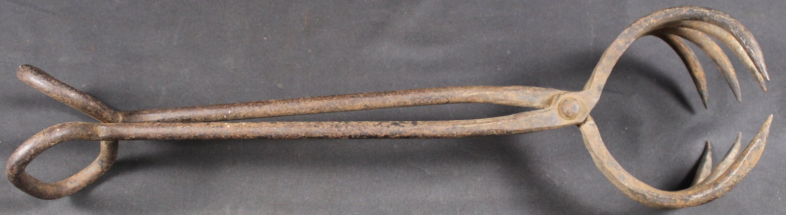 c.1700s Cast Iron Cannon Shot Tongs (GMS) - 4