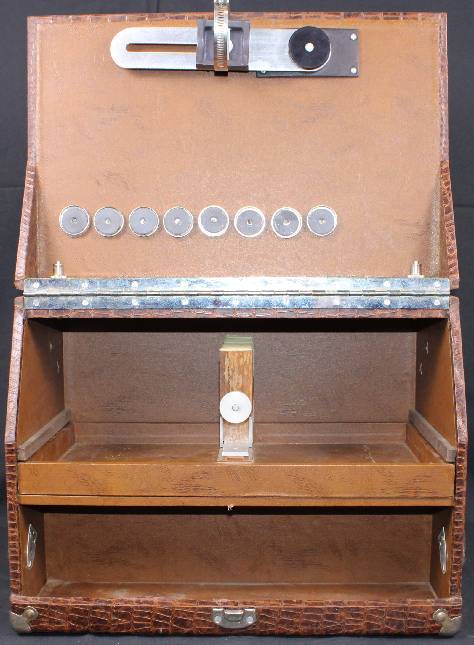 Brown Alligator Skin Range Case W/ Drawer (TDR): This lot seems to be a vintage shooting range box that includes a bottom drawer. Bidders are welcome to preview items in person during our normal operating hours Tuesday through Saturday 11am-6pm.