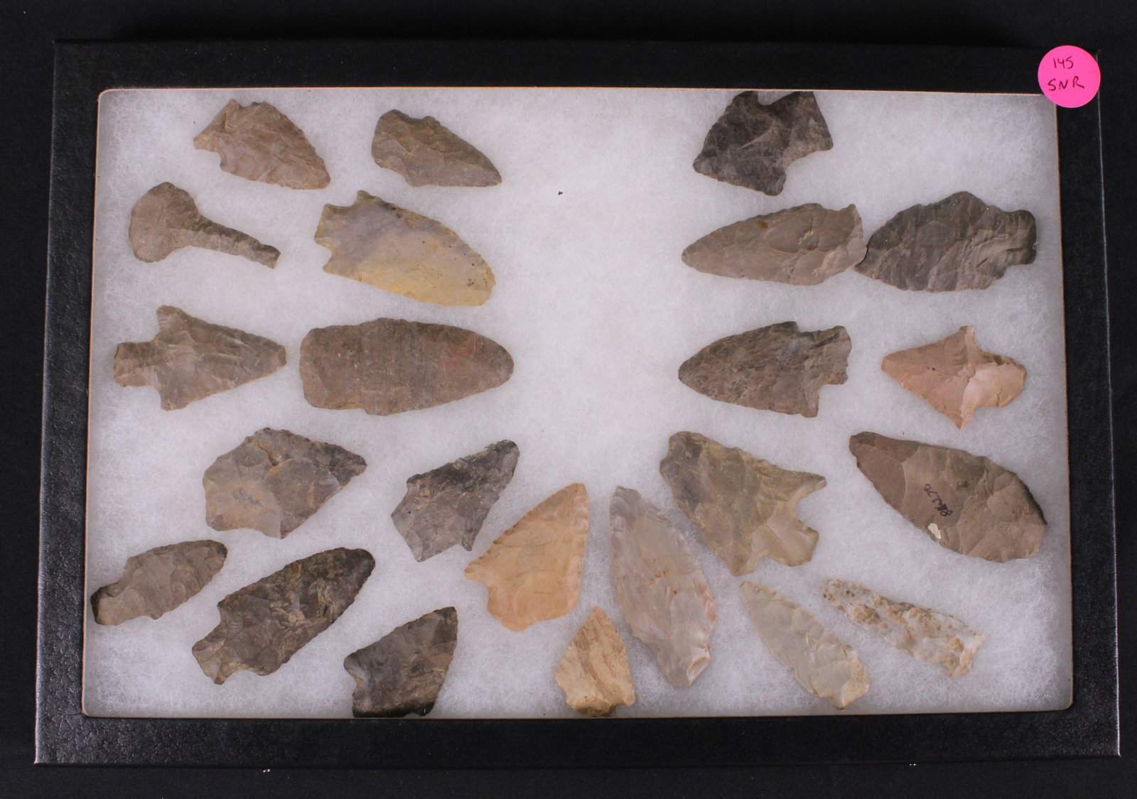 Native American Arrow Heads In Riker Box (SNR): A Riker box full of 23 various Native American spear heads made from various materials such as flint and other knapped materials. Riker box in very good condition with some minor bumps and