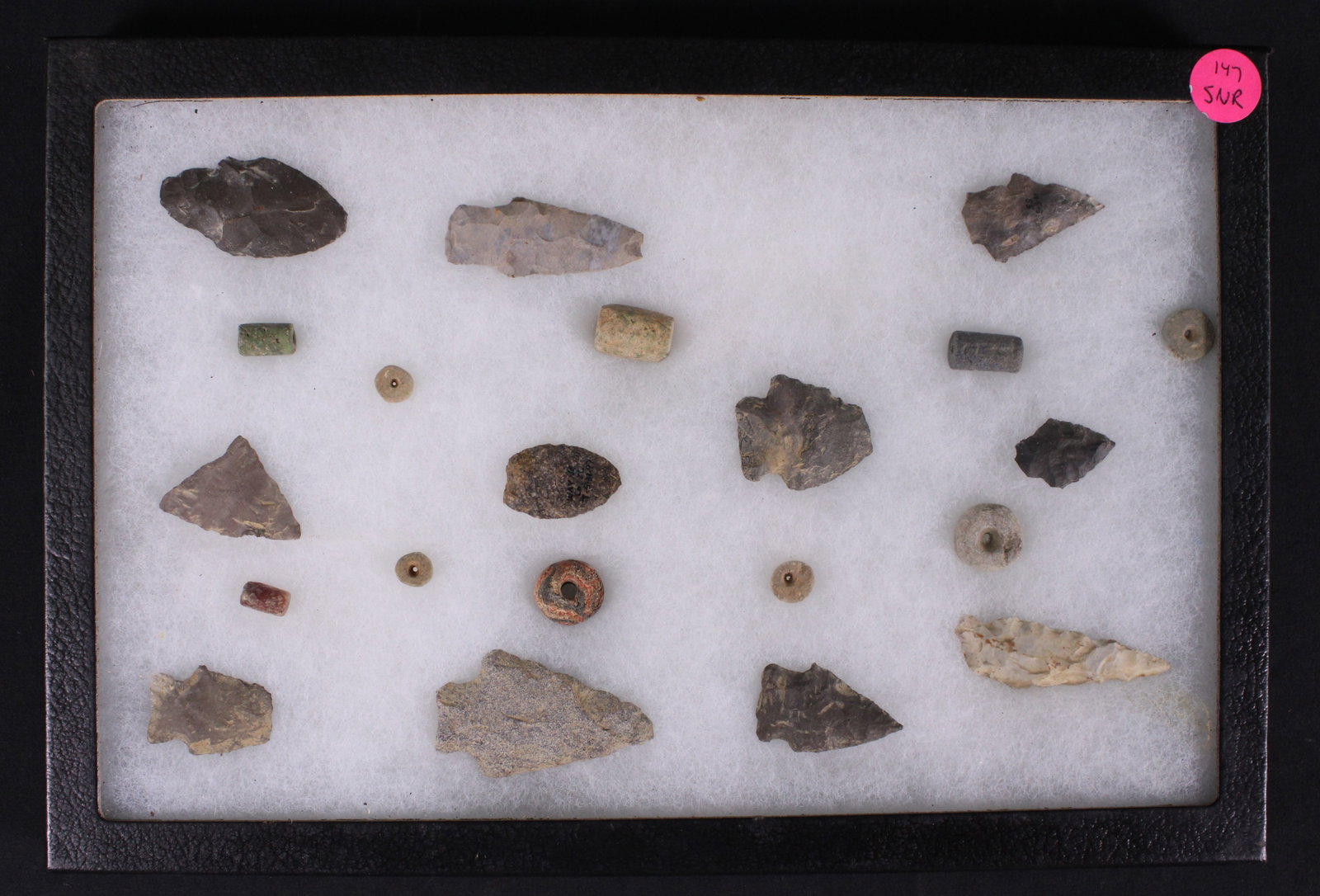 Native American Beads And Arrow Heads (SNR) (1 of 1)