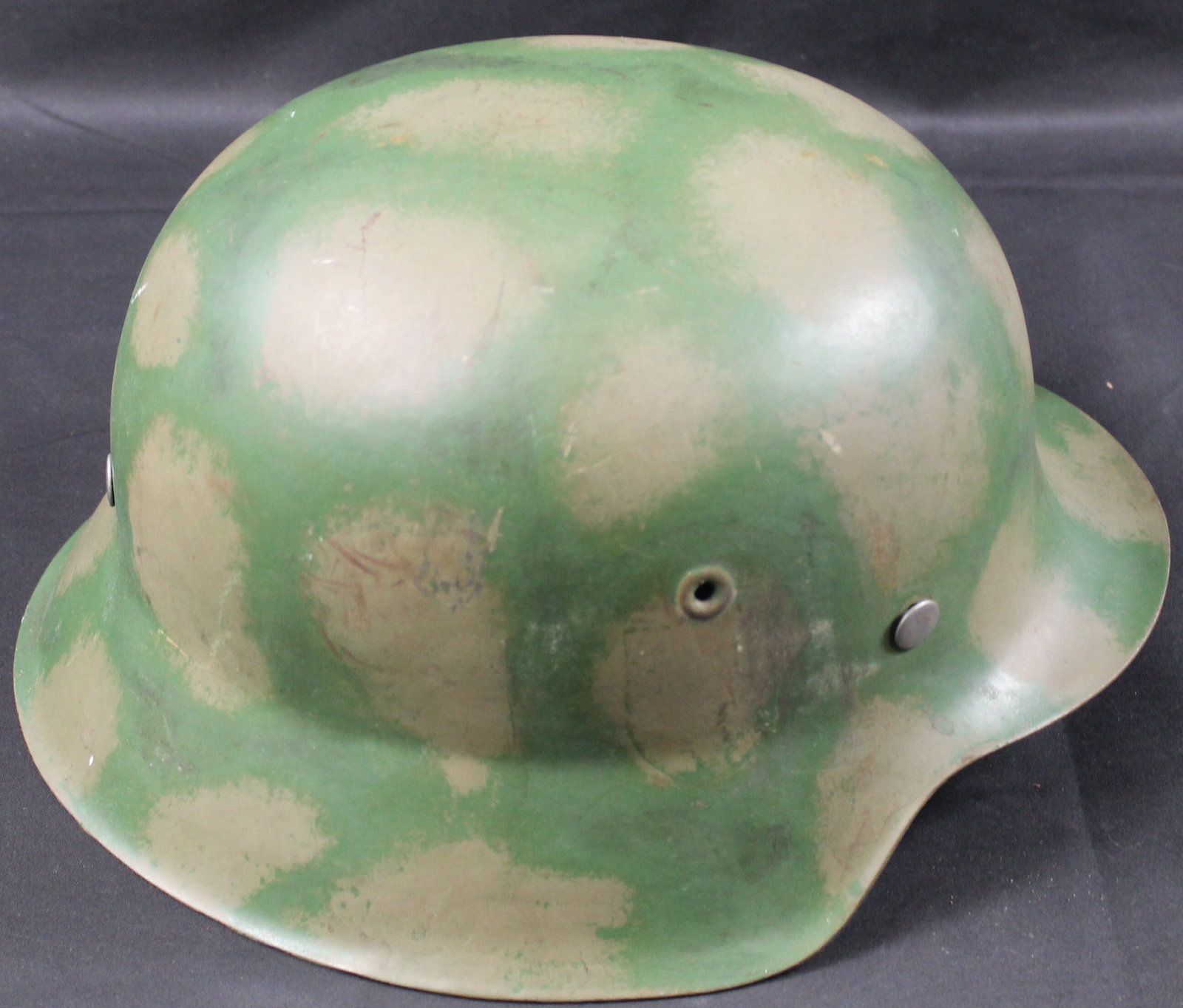 Excellent EF68 Emaillierwerke AG in Fulda (EF) M42 Camoufalged WWII German Helmet (SNR) - 2
