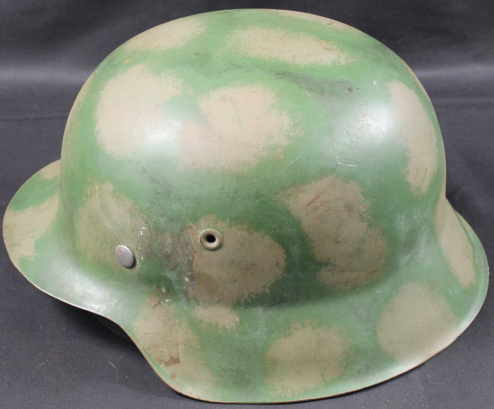Excellent EF68 Emaillierwerke AG in Fulda (EF) M42 Camoufalged WWII German Helmet (SNR) - 3