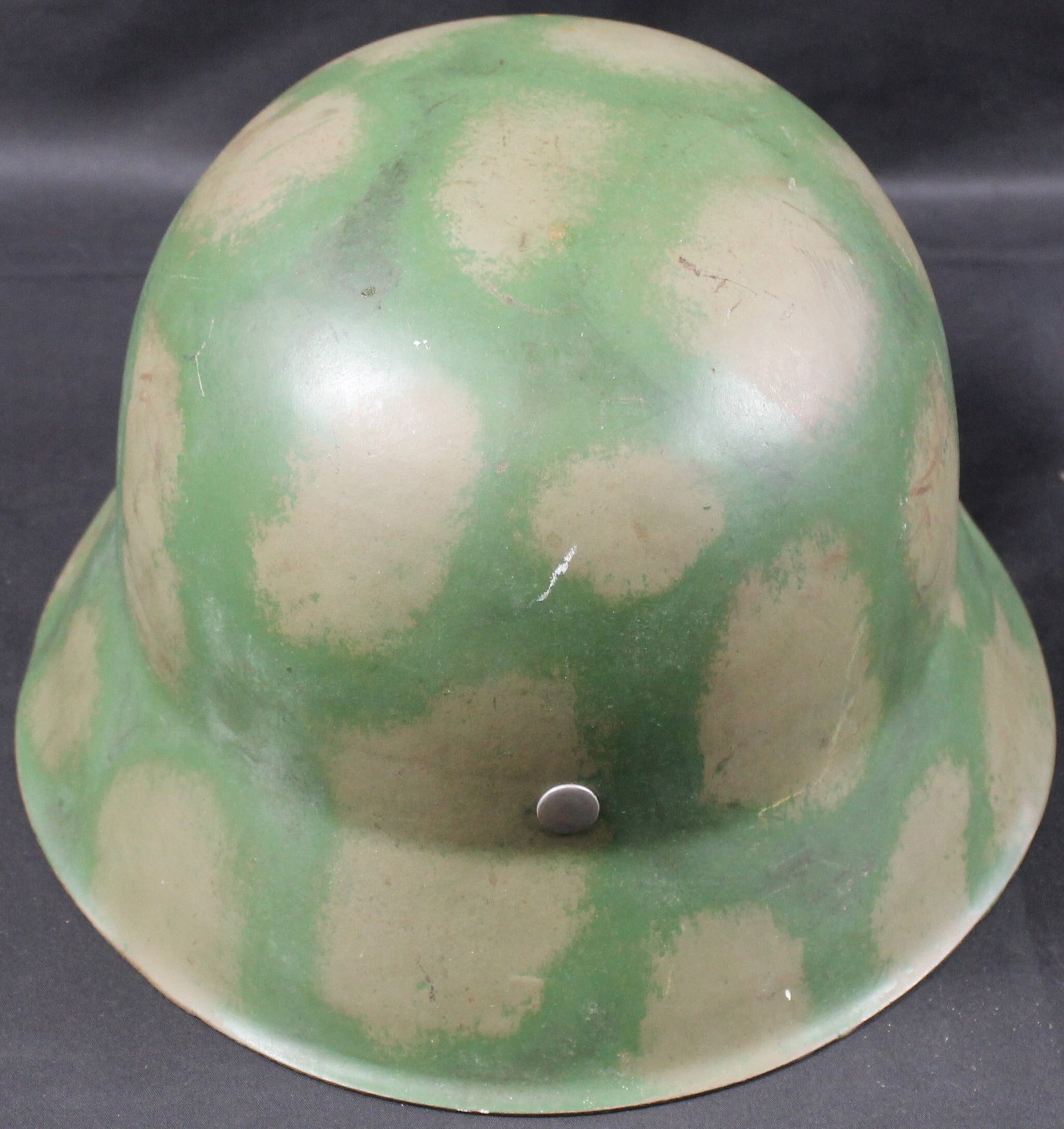 Excellent EF68 Emaillierwerke AG in Fulda (EF) M42 Camoufalged WWII German Helmet (SNR) - 4