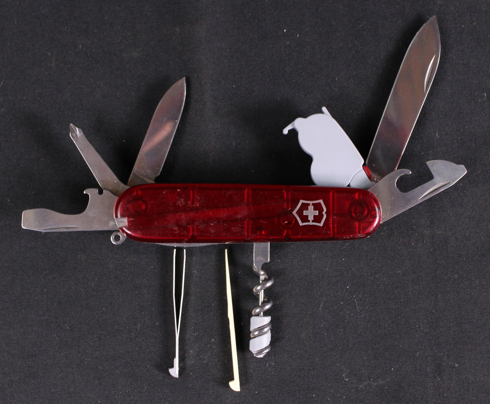 Group Lot Of Four Victorianox Swiss Army Pocket Knives (MIC) - 10