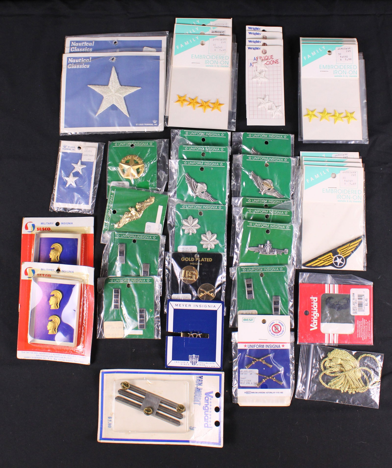 Group Lot Of American Uniform Insignias (KFC) - 2