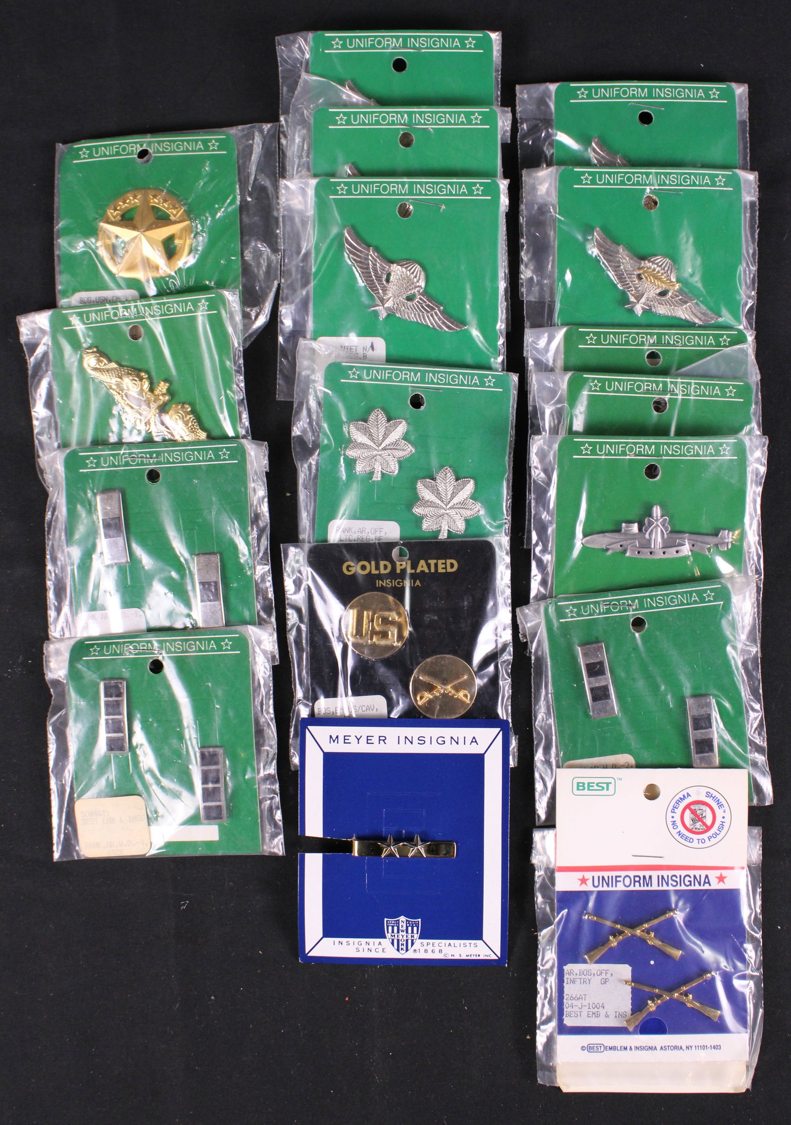 Group Lot Of American Uniform Insignias (KFC) - 3