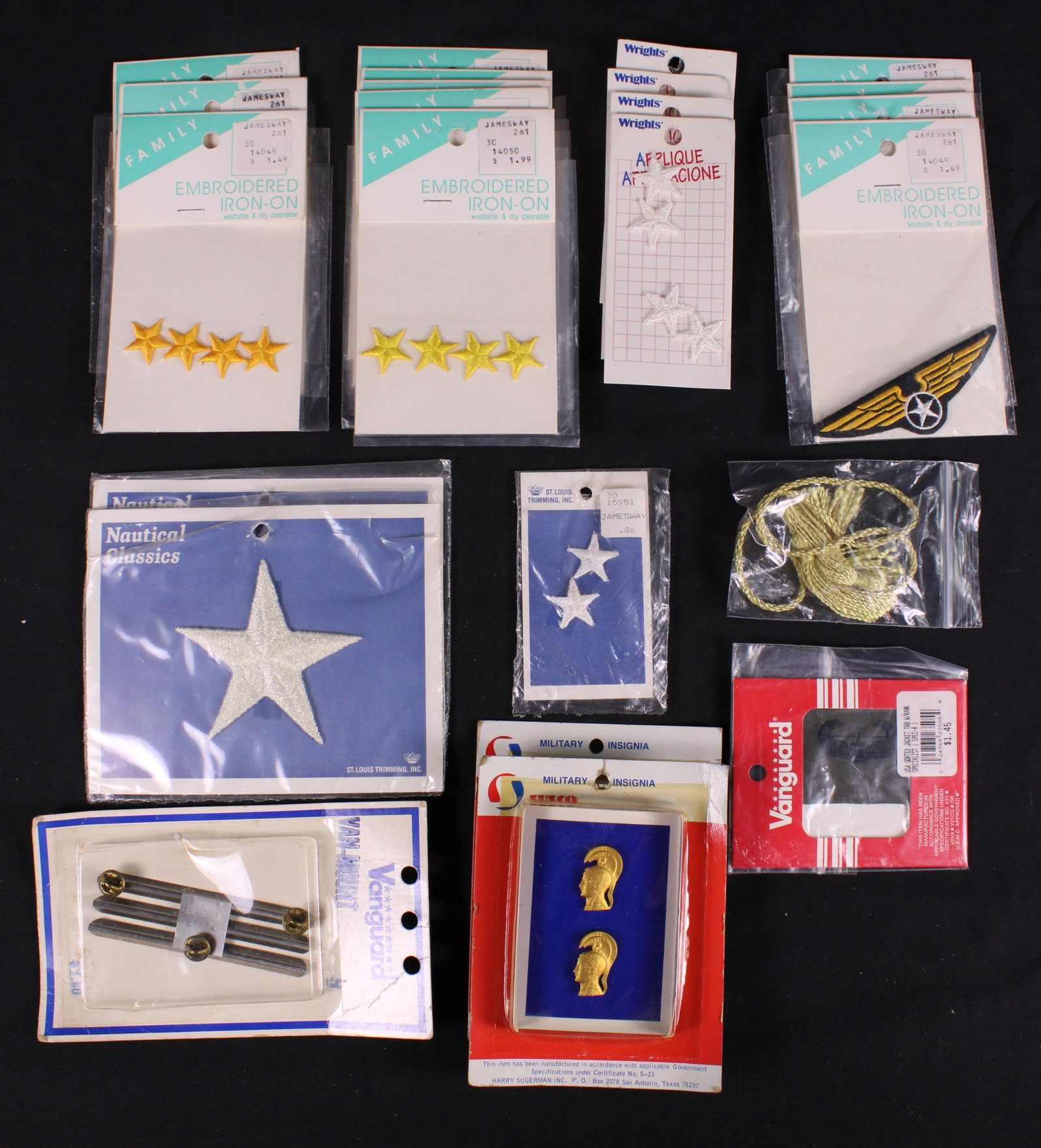 Group Lot Of American Uniform Insignias (KFC) - 4