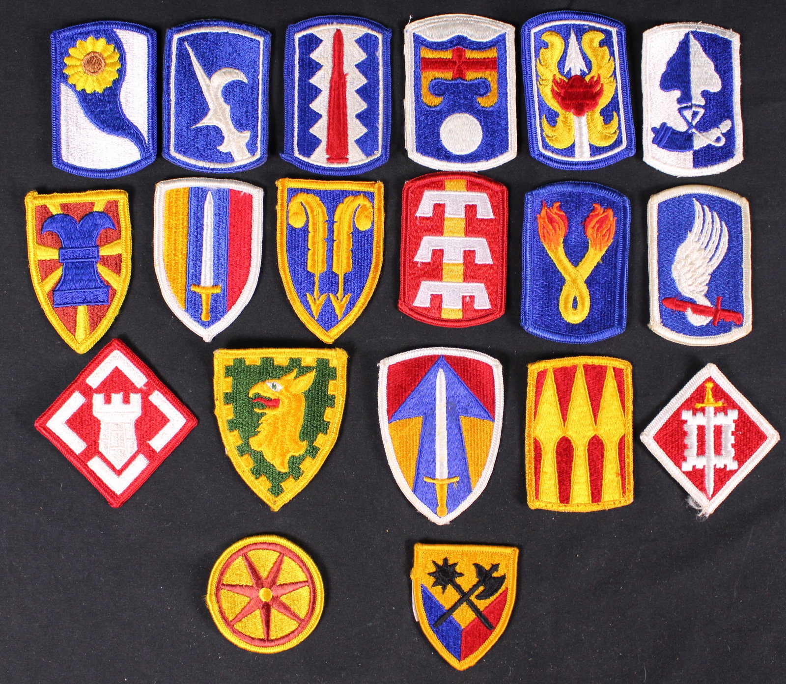 Group Lot Of 17 U.S. Brigade Patches And 2 Vietnam Era Patches. (MIC) - 2