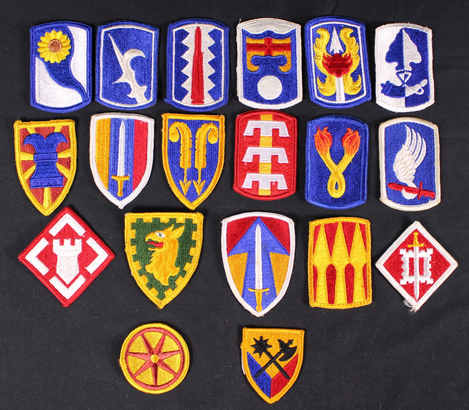 Group Lot Of 17 U.S. Brigade Patches And 2 Vietnam Era Patches. (MIC) - 3