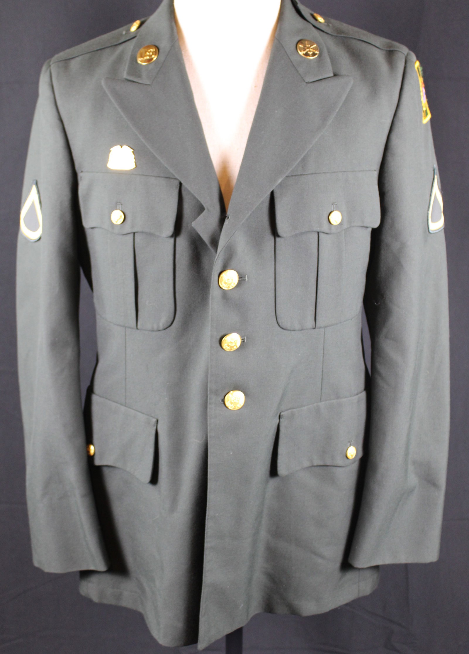 Green Dress Uniform (JBB): Description coming soon Bidders are welcome to preview items in person during our normal operating hours Tuesday through Saturday 11am-6pm. Estimated shipping parcel size (LxWxH) 12 inches x 12