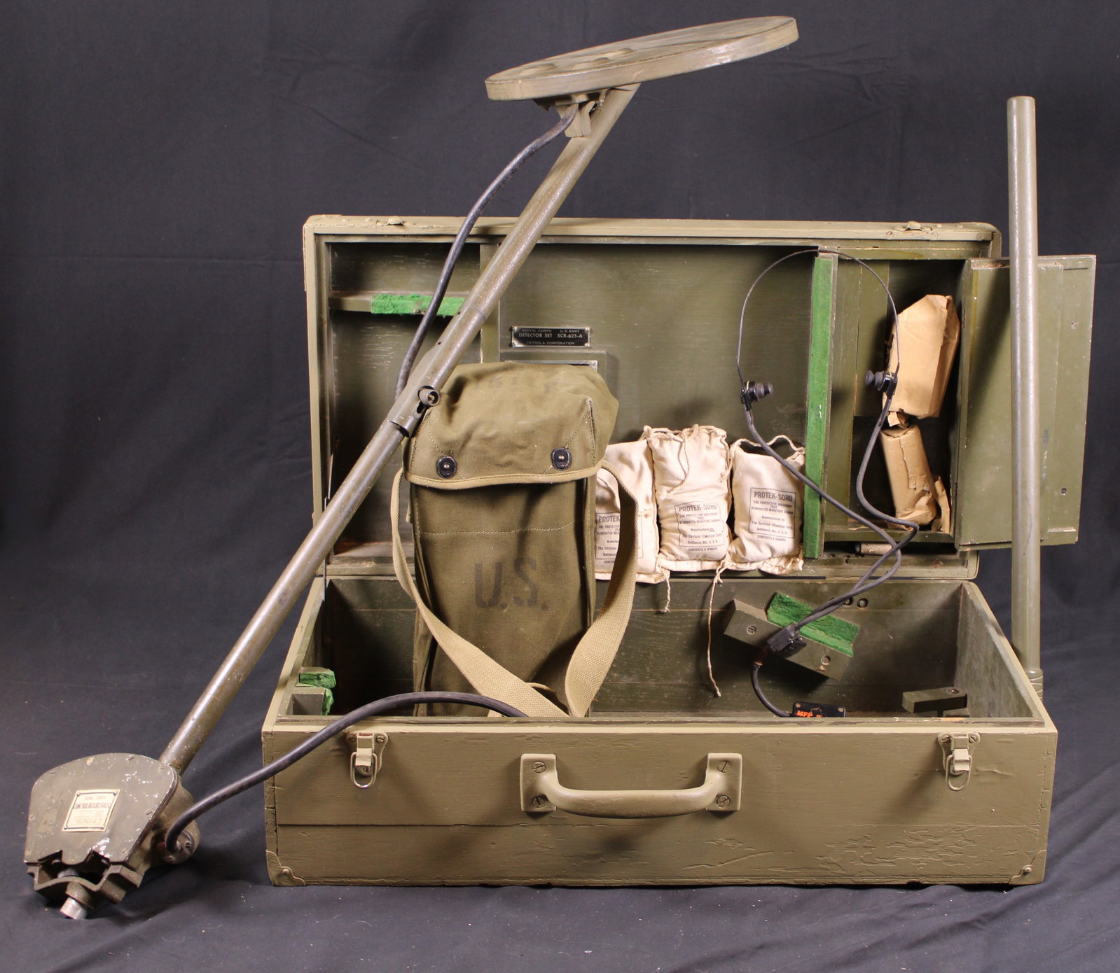 WWII US Army Signal Corps Deltrola Corp. Mine Detector (HGC): Description coming soon! Bidders are welcome to preview items in person during our normal operating hours Tuesday through Saturday 11am-6pm. Estimated shipping parcel size (LxWxH) 24 inches x 24 inche