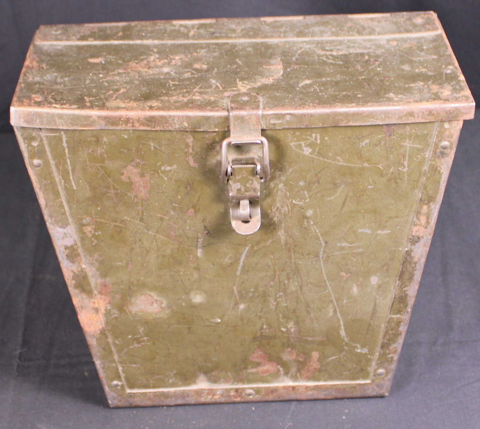 Russian Lahti ATG 20mm Magazine Transportation Case (FMI): Description coming soon! Bidders are welcome to preview items in person during our normal operating hours Tuesday through Saturday 11am-6pm. Estimated shipping parcel size (LxWxH) 18 inches x 18 inche