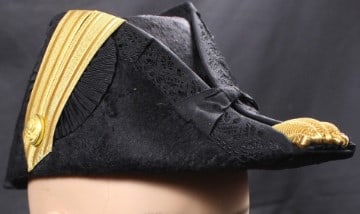 Excellent U.S. Navy Fore and Aft Beaver Cap and Epaulet Set for a US Navy Ensign (MME) - 11