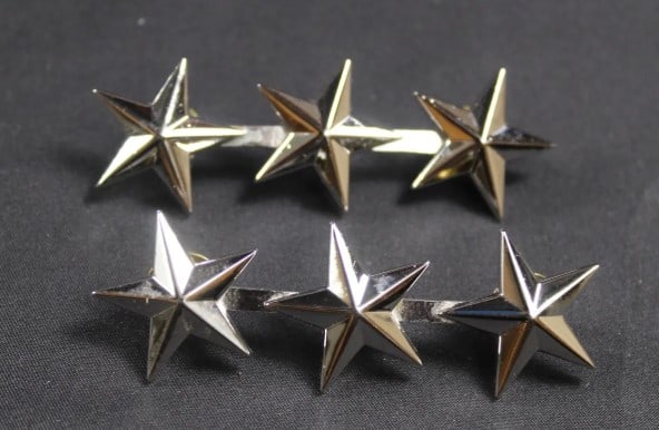 Vice-Admiral Three Star Collar Devices (MME): Vice-Admiral Three Star Collar Devices in excellent condition overall. These are available at the NEX for $40 new. Estimated shipping parcel size (LxWxH) 6 inches x 6 inches x 6 inches. Please note,