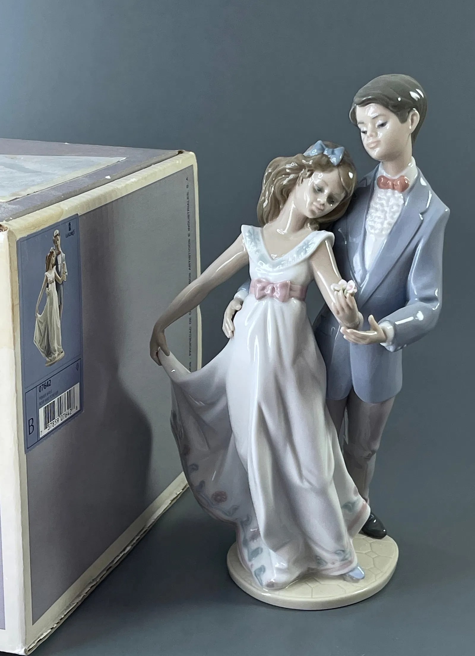 LLADRÓ Porcelain Figurine "Primer Baile (Now and Forever)" 07642, 10.75" H (1 of 5)