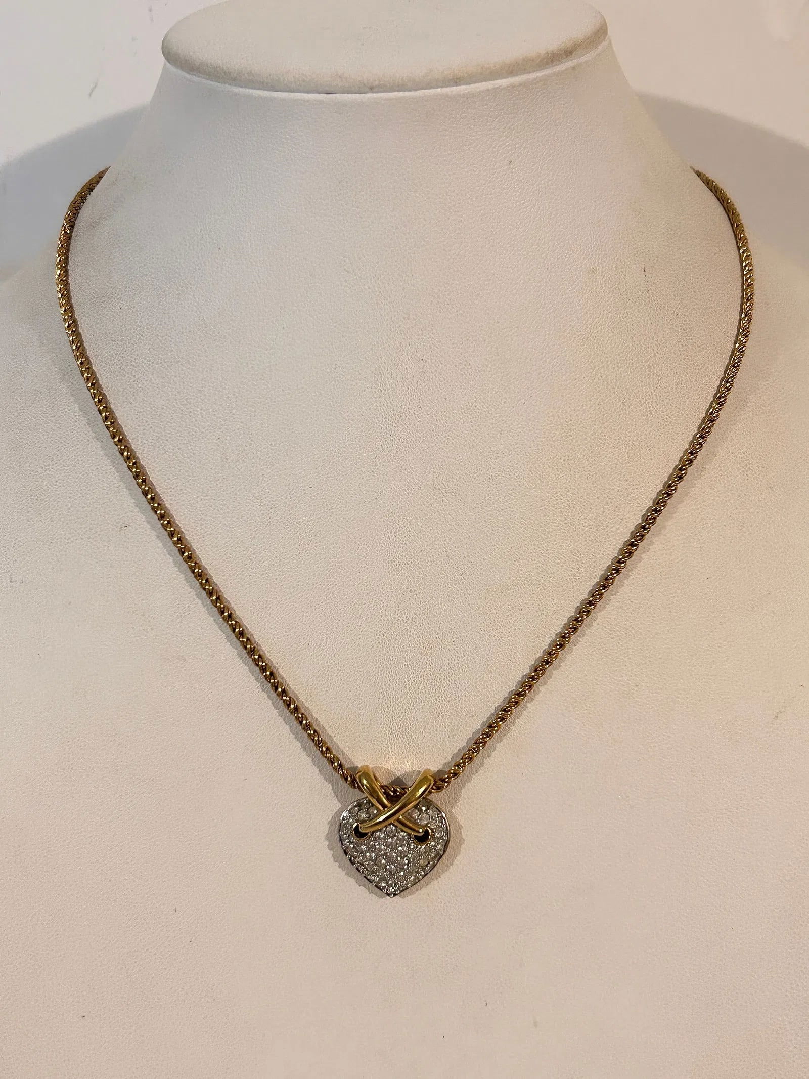 Swarovski Crystal Heart Necklace w/ Box: Swarovski Crystal Heart Necklace with Original Box Offered is a Swarovski crystal heart necklace featuring a bright, faceted heart pendant designed to catch light with strong sparkle. A classic Swarov