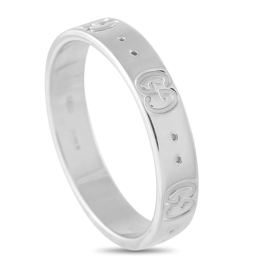 Gucci Icon 18K White Gold GG Ring 5mm wide 3.6 g Size US 5.5 w/ Box: Modern, clean, and unmistakably Gucci, this Gucci Icon ring is crafted in polished 18K white gold and features the signature interlocking GG motif repeated around the band for a subtle, luxury-branded